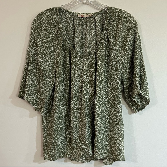 FAHERTY Women’s Medium Amira Floral Short Sleeve Top Soft Flowy V Neckline Boho - Picture 3 of 8